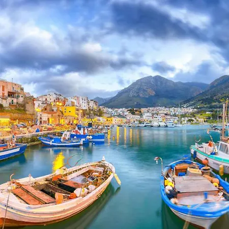 Appartamento Monolocale Rosso Tuttialmare Sicilia Castellammare del Golfo